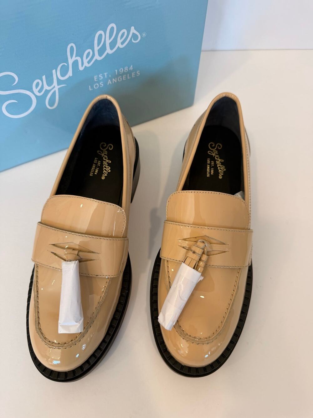 Seychelles Final Call Beige Patent Leather Platform Loafers Size 9 NIB
